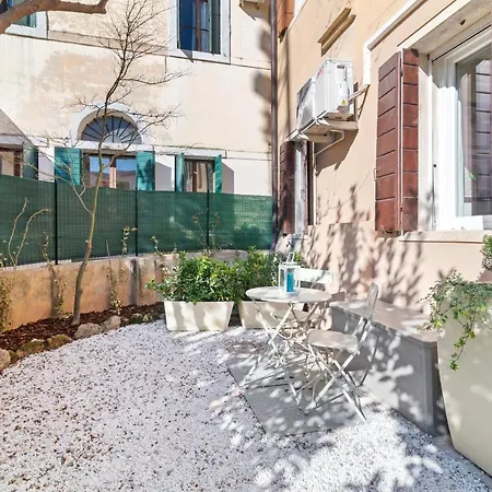 Guesthost - Garden Mini Flat Specola * Padua